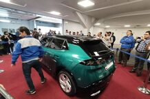 (ویدئو) تست قطع انگشت؛ BMW و تسلا رد شدند!