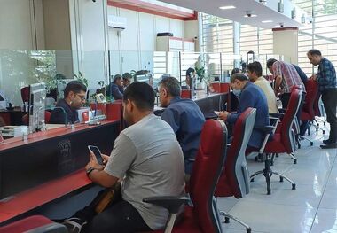 چرا ایرانی‌ها دیگر پولشان را بلندمدت در بانک نمی‌گذارند؟