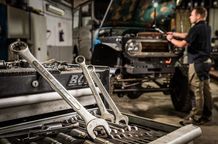 بلاتکلیفی مشتریان و زمین‌گیر شدن خودروها/ این بار نوبت به قطعات یدکی رسید!