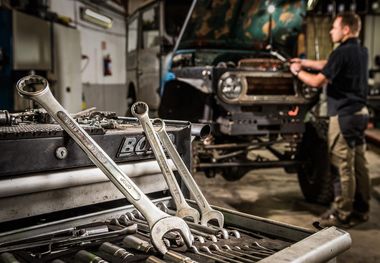 بلاتکلیفی مشتریان و زمین‌گیر شدن خودروها/ این بار نوبت به قطعات یدکی رسید!