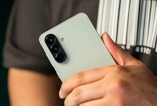 گلکسی A۵۷؛ میانرده جدید سامسونگ ارزش خرید دارد؟
