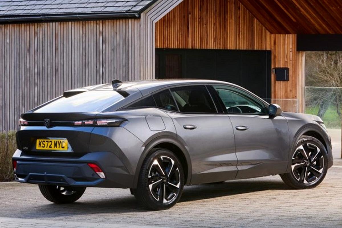 مقایسه پژو 408X و کیا K5 توربو؛ نبرد سدان فرانسوی برابر رقیب کره‌ای