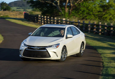 تویوتا کمری ۲۰۱۶؛ خودرویی آرام با داستانی پرحاشیه در ایران