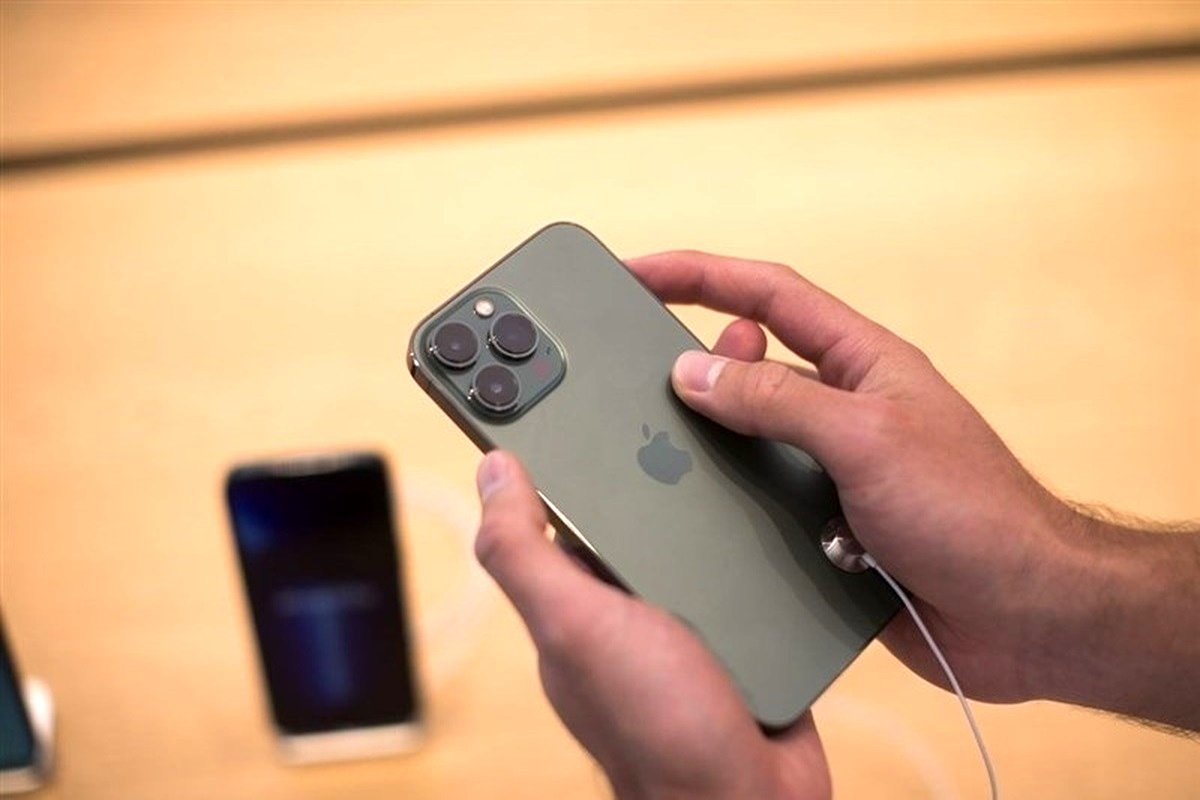 خرید آیفون 16 با گارانتی رسمی بهتر است یا مسافری؟