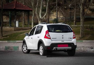 تفاوت رنو ساندرو و استپ‌وی چقدر است؟